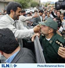 در حمايت و نقد احمدي‌نژاد
