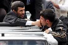 دست احمدی ‌نژاد را باید بوسید!