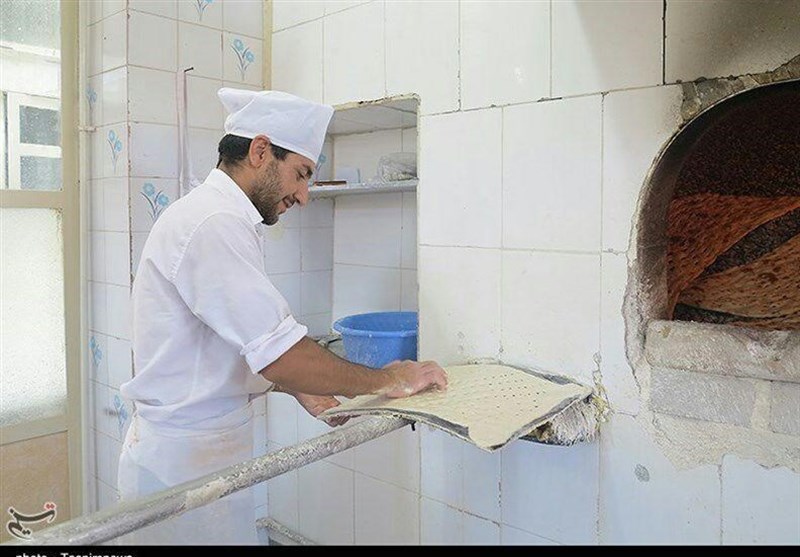 نان خوردن در شیراز گران تر از همه جا شده / شوک صبحگاهی به شهروندان در صف نانوایی!