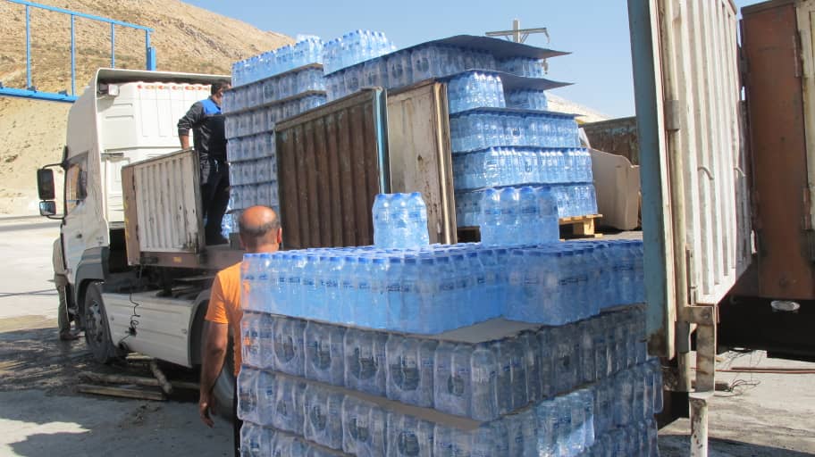 توسط شرکت آب منطقه ای کهگیلویه و بویراحمد صورت گرفت؛ اهداء 250هزار بطری آب معدنی به زائرین اربعین حسینی