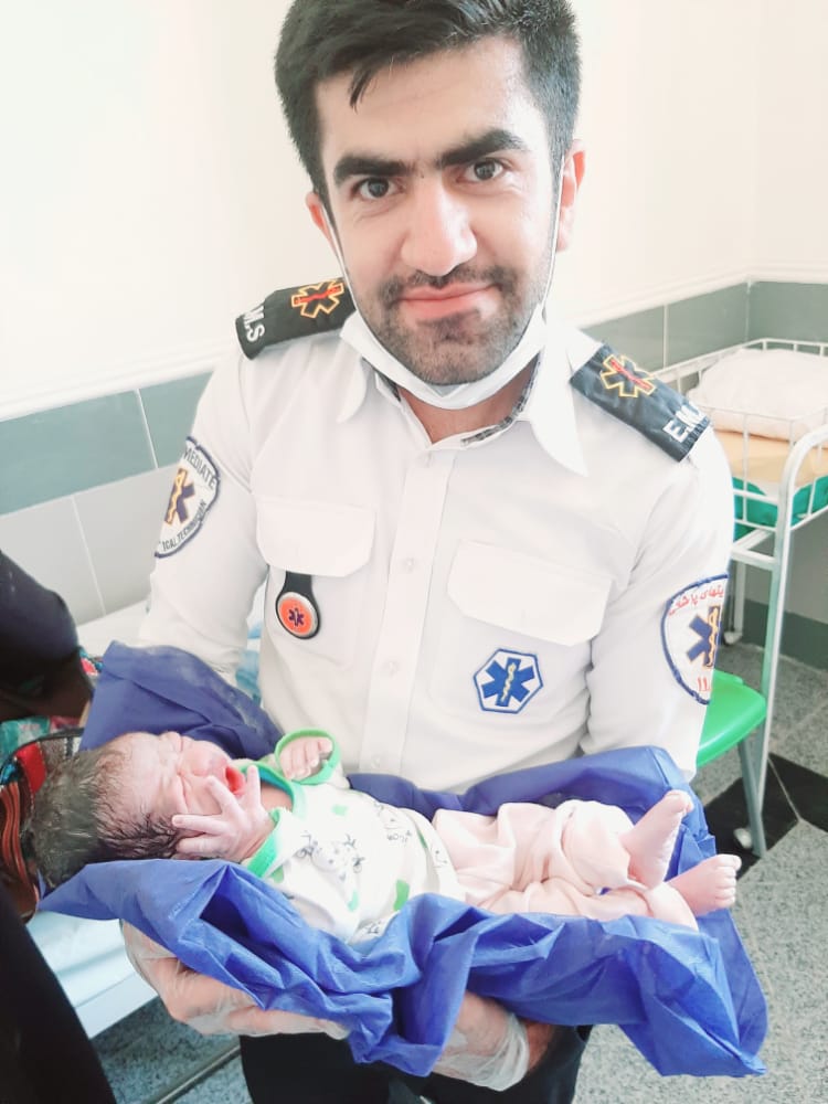 تولد نوزاد عجول در آمبولانس اورژانس منطقه دمچنار شهرستان بویراحمد+عکس