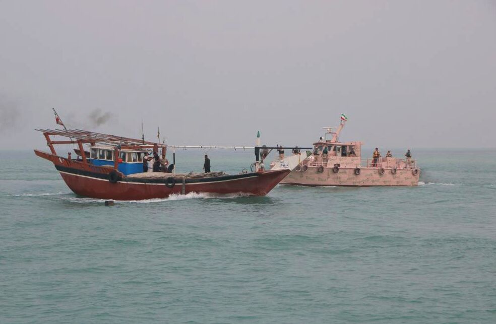 توقیف یک فروند لنج صیادی خوزستانی در آب‌های خلیج فارس