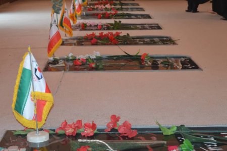 گزارش تصویری از مراسم گلباران مزار شهدای شهر دهدشت به مناسبت هفته بسیج