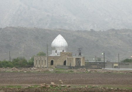 بقعه متبرکه میرخدر شاه(ع) در یک روز بارانی