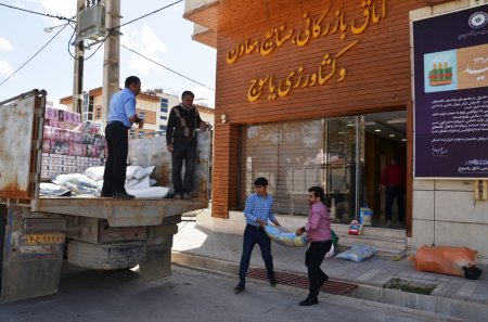 گزارش تصویری ارسال کمک های بخش خصوصی استان به مناطق سیل زده کشور