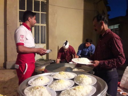 سفره مهربانی توسط جمعیت هلال احمر شهرستان کهگیلویه برگزار شد/گزارش تصویری