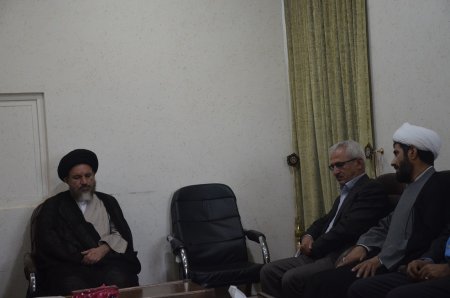 دیدار رئیس دانشگاه علوم پزشکی استان کهگیلویه و بویراحمد با آیت الله ملک حسینی/گزارش تصویری
