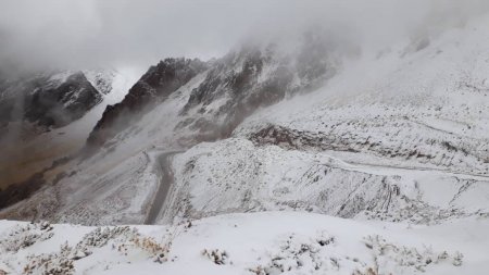 اولین برف پاییزی در مناطق سردسیری کهگیلویه وبویراحمد/قبای سفید برقامت بلندی های دنا + عکس