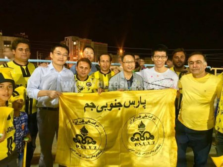 طرفداران چینی یک تیم لیگ برتری در فوتبال ایران + عکس