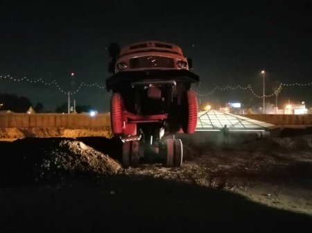 نقص فنی یک کامیون  در شیراز  حادثه ساز شد
