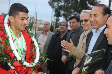 استقبال از دارنده مدال طلای جام بین المللی کشتی روز جهانی کودک در دهدشت