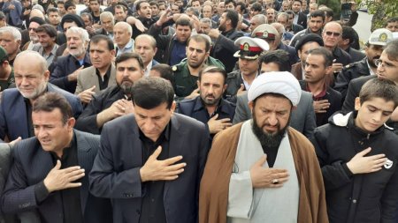 خروش نمازگزاران دهدشتی در محکومیت ترور سردار سلیمانی