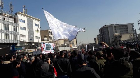 تصاویری متفاوت از مراسم تشییع سردار سلیمانی در تهران 