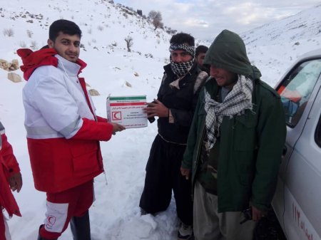 3 نفر گرفتار در برف منطقه طسوج شهرستان چرام نجات یافتند/تصاویر
