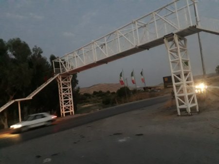 پل هوایی عابر پیاده روستای نهضت آباد شهرستان کهگیلویه نصب شد /تصاویر