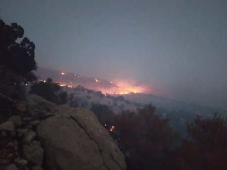کوه سفید شهرستان لنده همچنان در آتش می سوزد/تصاویر