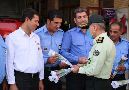 گزارش تصویری/ فرماندهی انتظامی گچساران از آتش نشانان دوگنبدان قدردانی کرد
