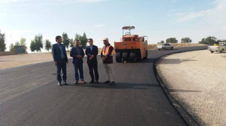 رئیس اداره راهداری و حمل و نقل جاده‌ای شهرستان بهمئی خبر داد:   آغاز عملیات روکش آسفالت لیکک -ماغر/تصاویر 
