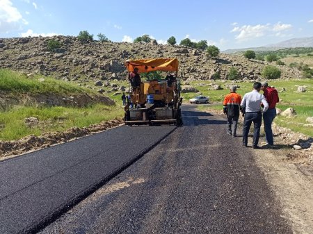 فرماندار کهگیلویه خبر داد:  آغاز عملیات روکش آسفالت محور جاورده-الگن -المور بخش چاروسا/تصاویر