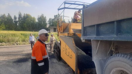 آغاز عملیات روکش آسفالت روستای شهید آران شهرستان کهگیلویه/تصاویر