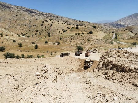 گزارش تصویری از فعالیت پروژه مهم مسیر ارتباطی لنده-تراب به جاده ملی دهدشت -پاتاوه