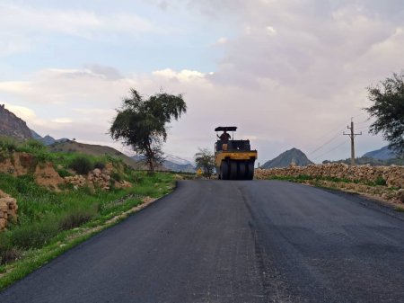 فرماندار شهرستان کهگیلویه خبر داد:پایان عملیات روکش آسفالت راه روستایی برآفتاب دشمن زیاری/تصاویر