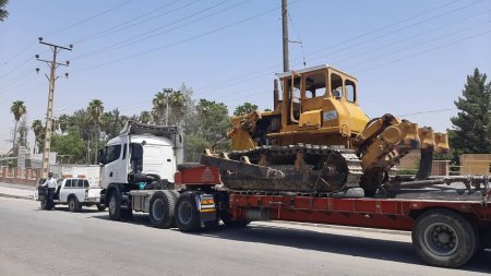 فرماندار شهرستان کهگیلویه خبر داد:  انتقال یک دستگاه بلدوزر به محل سایت دفن زباله دهدشت/تصاویر