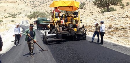 اجرای عملیات بهسازی و آسفالت روستای توگبری چرام+ تصاویر