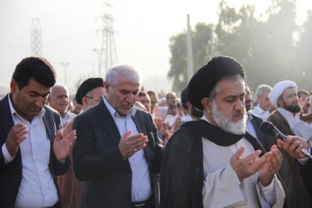 گزارش تصویری از نماز عید فطر دربام نفتی ایران +تصاویر