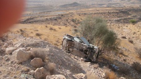 سرنشینان خودرو که درخت بادام به جانشان رسید +تصاویر