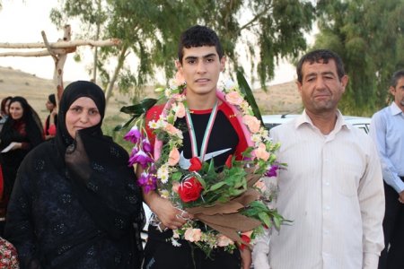 نوجوان دهدشتی قهرمان بوکس کشور شد +تصاویر