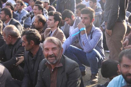 ورزشگاه شهر لیکک مملو از مشتاقان سید محمد موحد/بهمئی  گچساران کهگیلویه است /هیچ وزیری سراغ ندارید که موحد رانشناسد+گزارش تصویری