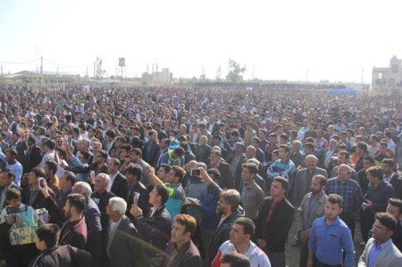 ورزشگاه شهر لیکک مملو از مشتاقان سید محمد موحد/بهمئی  گچساران کهگیلویه است /هیچ وزیری سراغ ندارید که موحد رانشناسد+گزارش تصویری