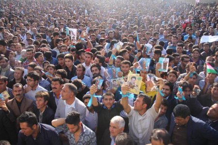 ورزشگاه شهر لیکک مملو از مشتاقان سید محمد موحد/بهمئی  گچساران کهگیلویه است /هیچ وزیری سراغ ندارید که موحد رانشناسد+گزارش تصویری