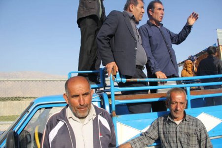 ورزشگاه شهر لیکک مملو از مشتاقان سید محمد موحد/بهمئی  گچساران کهگیلویه است /هیچ وزیری سراغ ندارید که موحد رانشناسد+گزارش تصویری