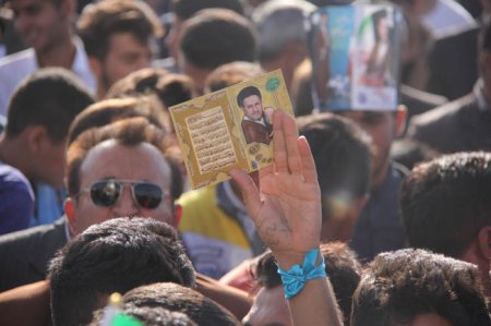 ورزشگاه شهر لیکک مملو از مشتاقان سید محمد موحد/بهمئی  گچساران کهگیلویه است /هیچ وزیری سراغ ندارید که موحد رانشناسد+گزارش تصویری