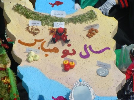دانش آموزان و فرهنگیان گچسارانی در آستانه ی عید نوروز سفره ی هفت سین برپا کردند+تصاویر