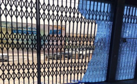 ایران خودرو در یاسوج توسط افراد ناشناس به رگبار بسته شد+تصاویر 