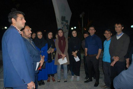 برپایی ایستگاه مطالعه و اهدای کتاب در میدان مرکزی شهر دهدشت/تصاویر
