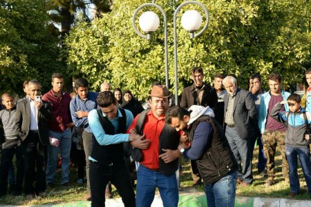 تئاتر خیابانی (مرگ پایان زندگی نیست) در پارک میدان مرکزی شهر دهدشت برگزار شد/تصاویر