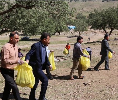 شهرداری دوگنبدان:از توزیع کیسه های زباله در روز طبیعت میان مردم تا پاکسازی طبیعت