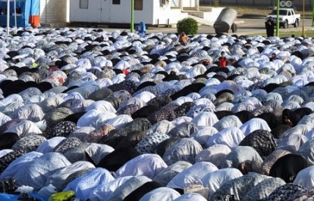اقامه نماز با شکوه عید فطر در گچساران از دریچه دوربین