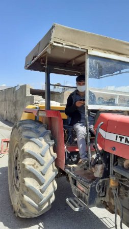 گزارش تصویری از خدمت‌رسانی طلاب جهادی روستای طولیان کهگیلویه برای مقابله با کرونا