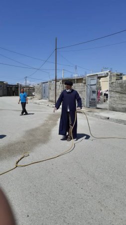 گزارش تصویری از خدمت‌رسانی طلاب جهادی روستای طولیان کهگیلویه برای مقابله با کرونا