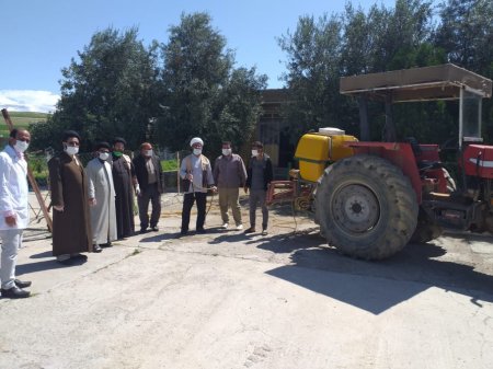 گزارش تصویری از خدمت‌رسانی طلاب جهادی روستای طولیان کهگیلویه برای مقابله با کرونا