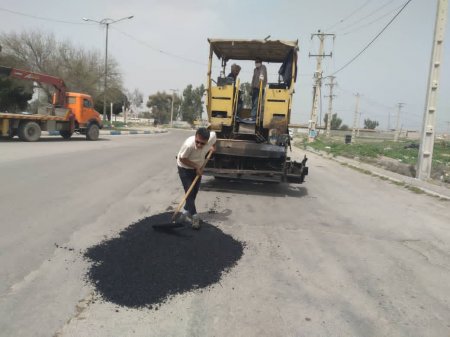 شهردار دهدشت:  آسفالت و لکه گیری خیابان های سطح شهر دهدشت در حال انجام است/اجرای طرح عملیات خط کشی ترافیکی  معابر شهری/جانمایی و نصب سطل زباله در معابر اصلی شهر