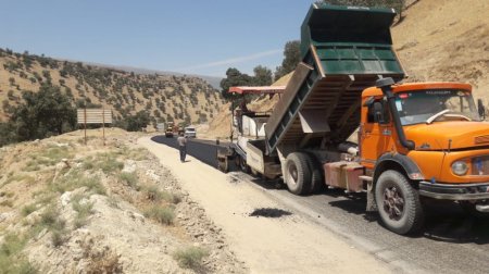 مدیرکل راهداری و حمل و نقل جاده‌ای استان خبر داد: آغاز لکه گیری و روکش آسفالت مسیر ارتباطی قلعه رئیسی به دیشموک/تشکر از پیگیری‌های حجت السلام موحد